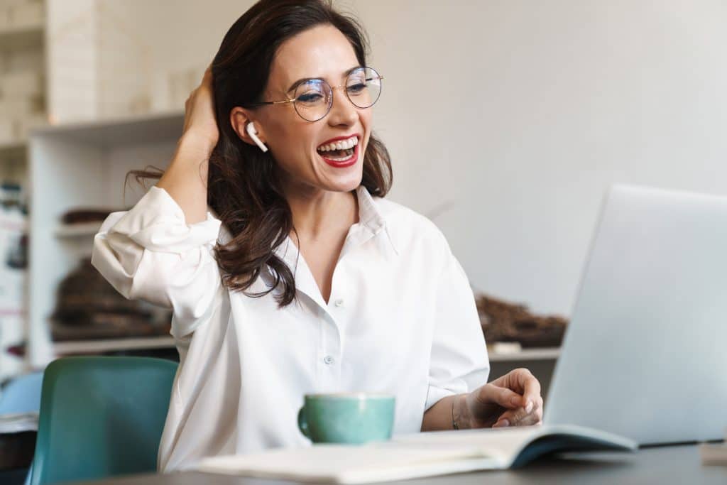 Attractive young brunette businesswoman